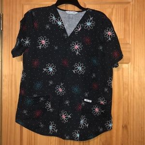Cherokee scrub top
